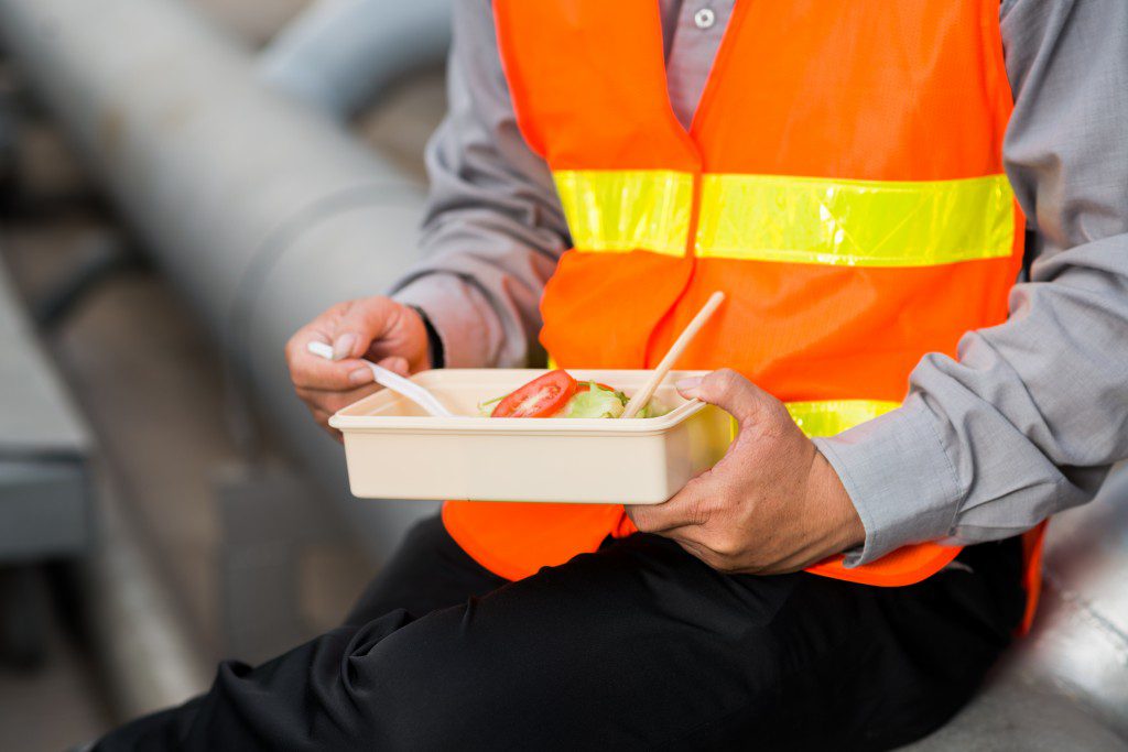 construction-workers-most-likely-to-eat-all-their-meals-at-work